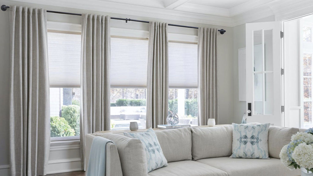 What are the tips for selecting sunroom curtains?